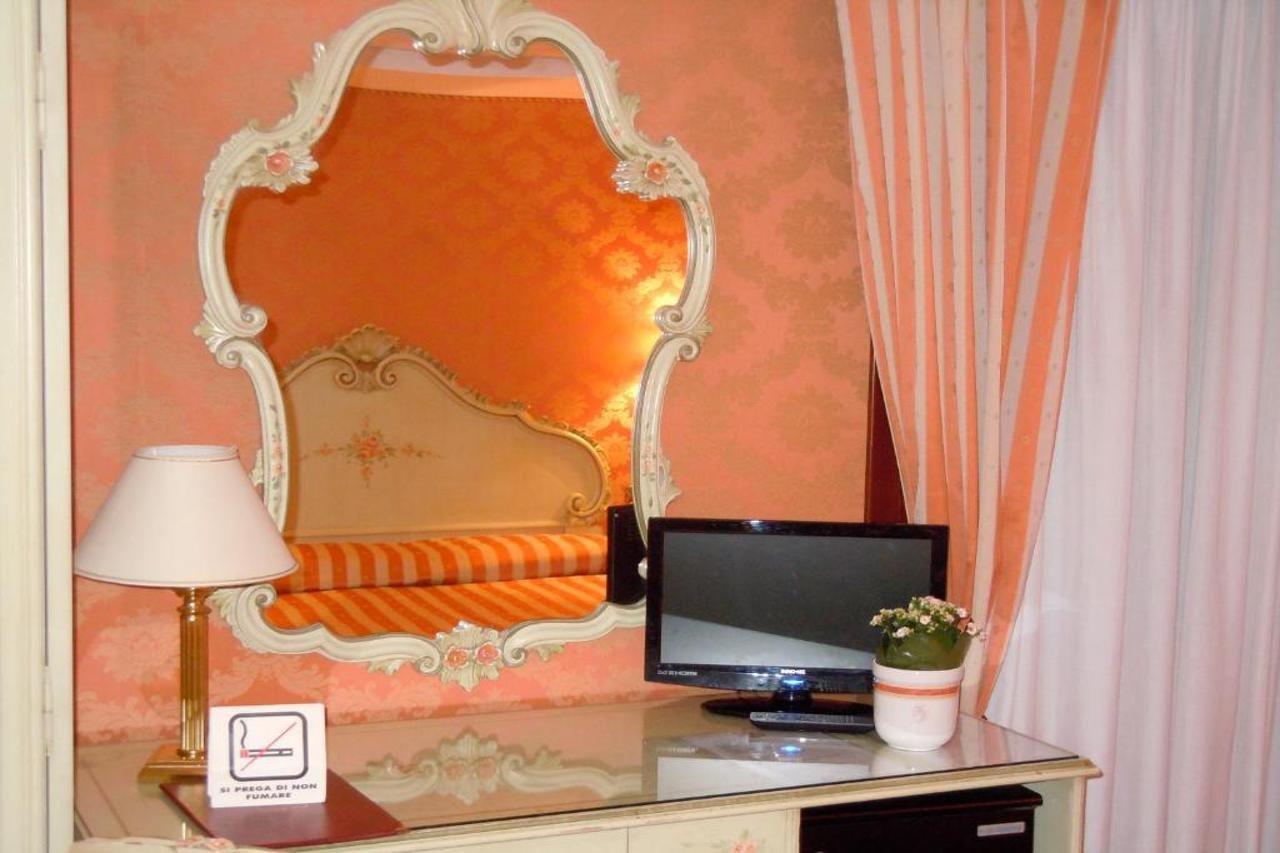 ונציה Hotel Lux מראה חיצוני תמונה