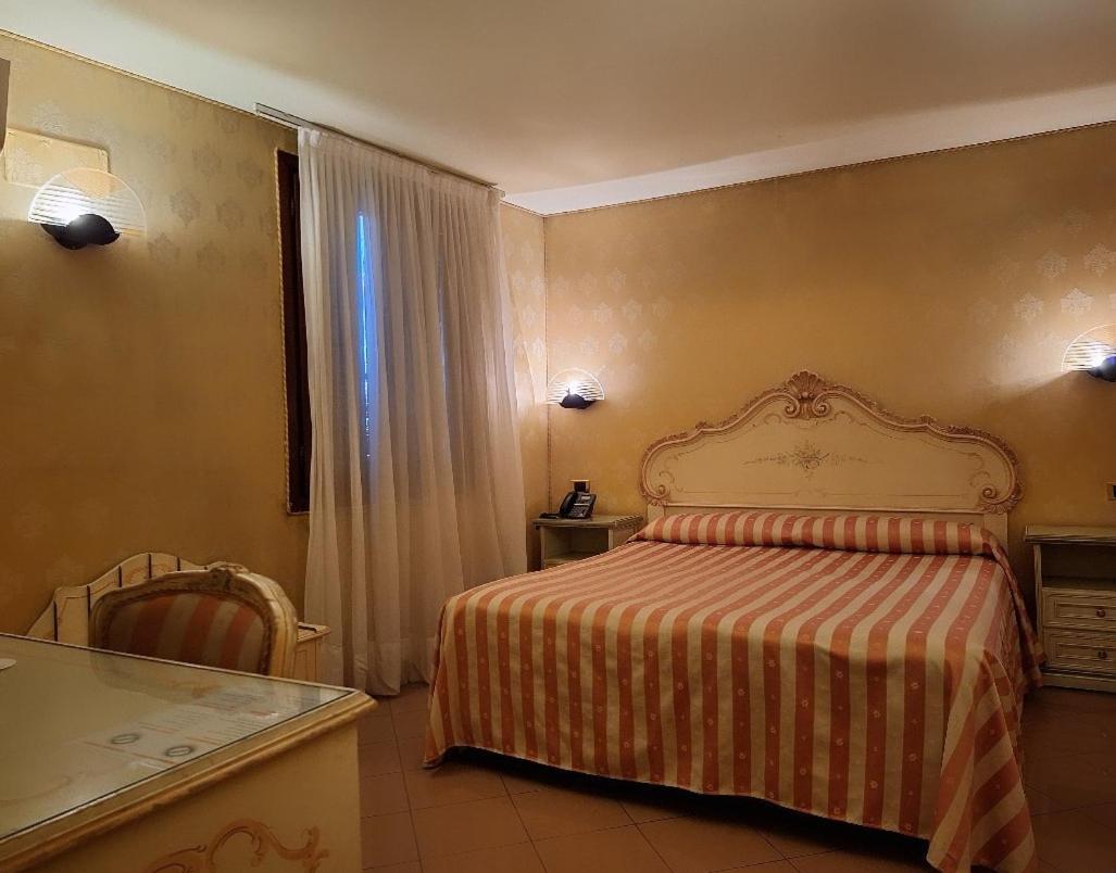 ונציה Hotel Lux מראה חיצוני תמונה